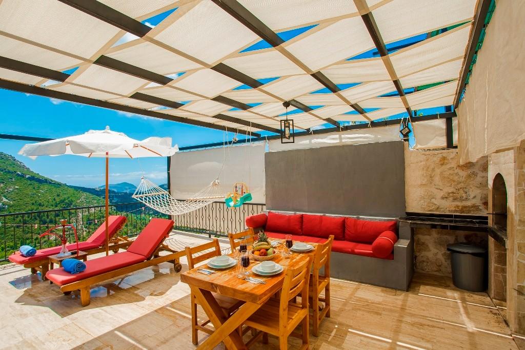 Kaş İslamlar'da Eşsiz Manzaralı, Açık ve Kapalı Havuzlu, Şık Villa-17868