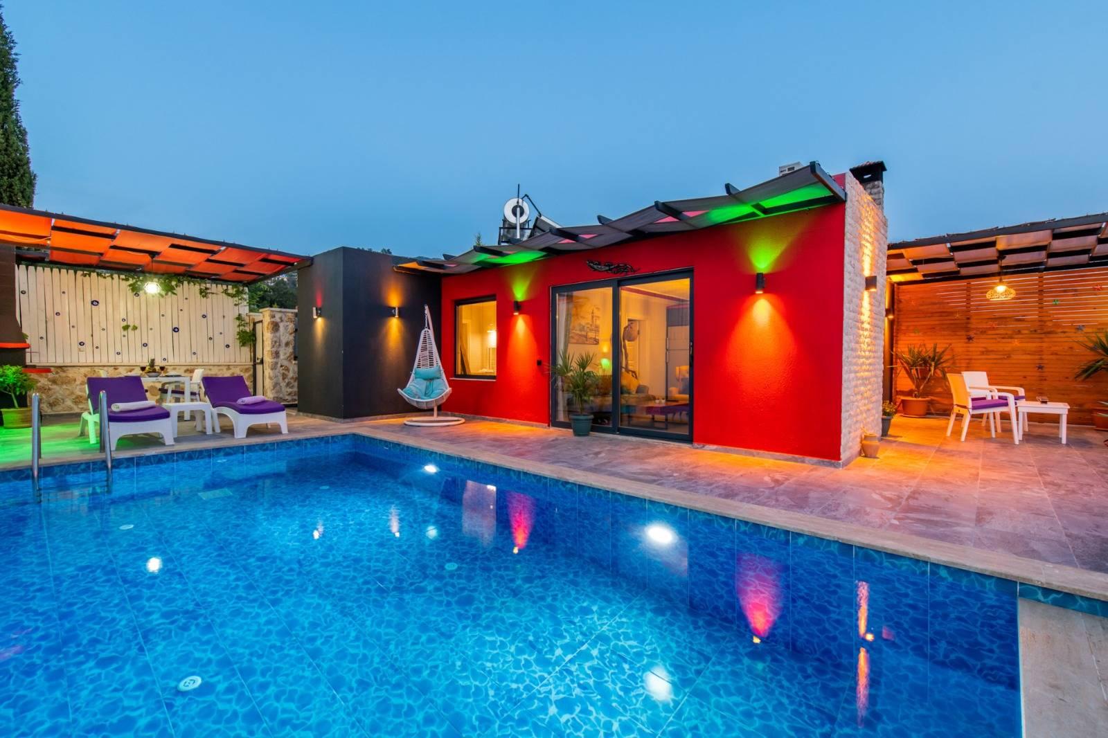 Kalkan Üzümlü'de Nezih Konumda, Özel Havuzlu, Balayı Villası-30407