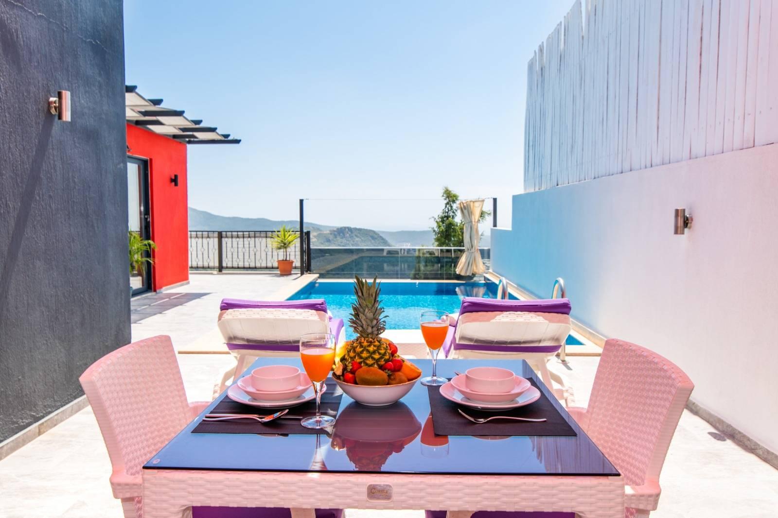 Kalkan Üzümlü'de Nezih Konumda, Özel Havuzlu, Balayı Villası-30407