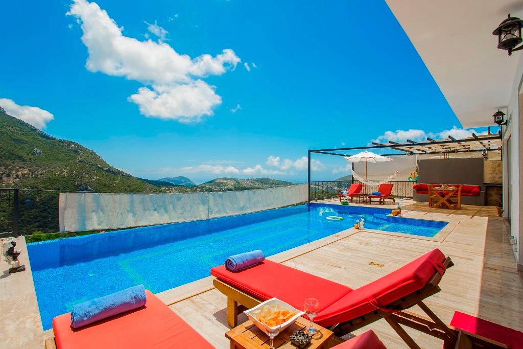 Kaş İslamlar'da Eşsiz Manzaralı, Açık ve Kapalı Havuzlu, Şık Villa-17868