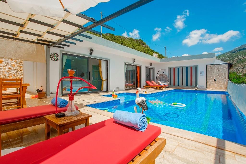 Kaş İslamlar'da Eşsiz Manzaralı, Açık ve Kapalı Havuzlu, Şık Villa-17868