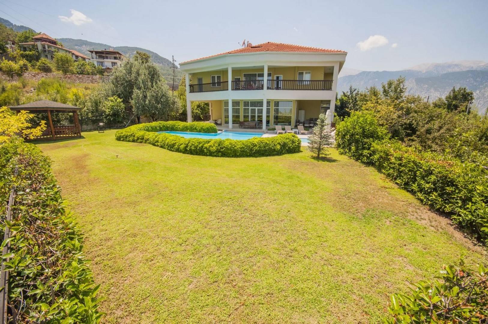 Antalya Konyaaltı'nda Geniş Alanlara Sahip, Özel Havuzlu, Ferah Villa-43916