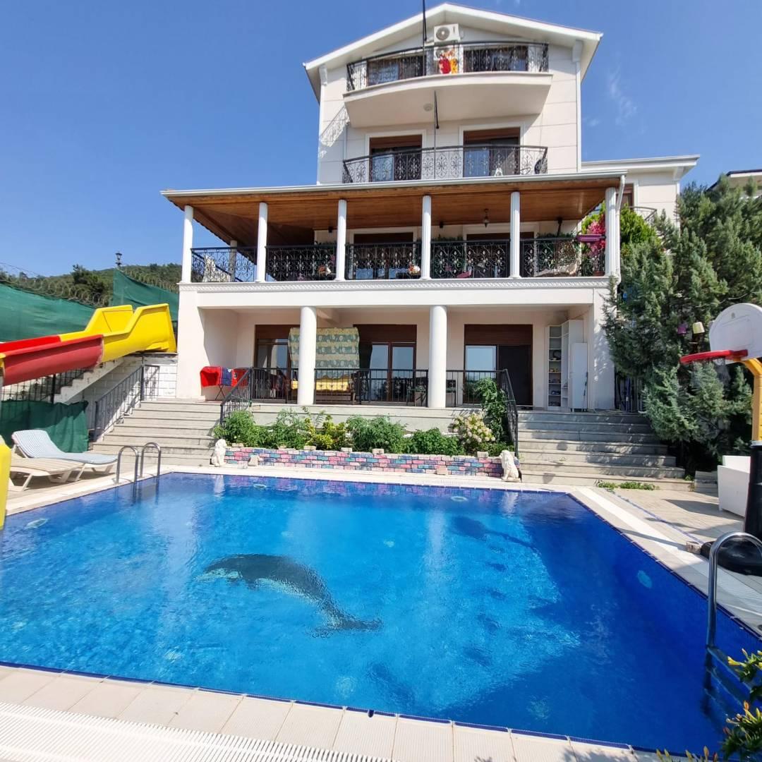 Bursa Gemlik'te Göz Alıcı Manzaralı, Özel Havuzlu, Olanaklı Villa-44012