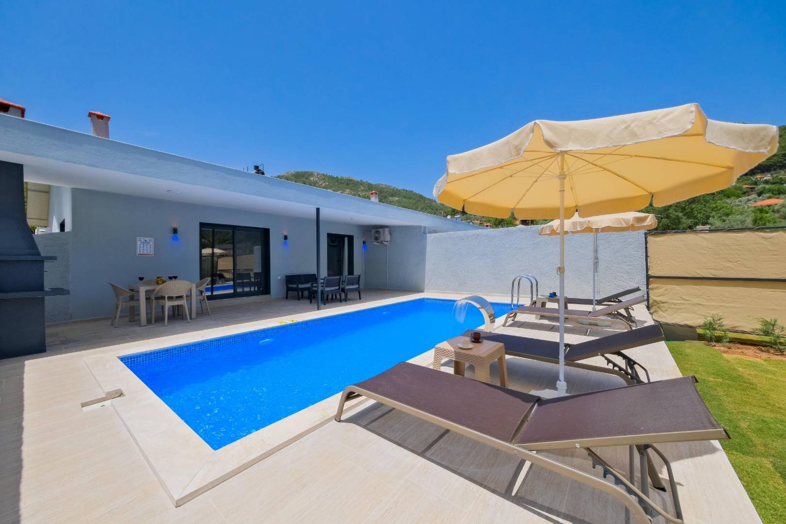 Fethiye Eldirek'te Yemyeşil Doğada, Özel Havuzlu, Şık Villa