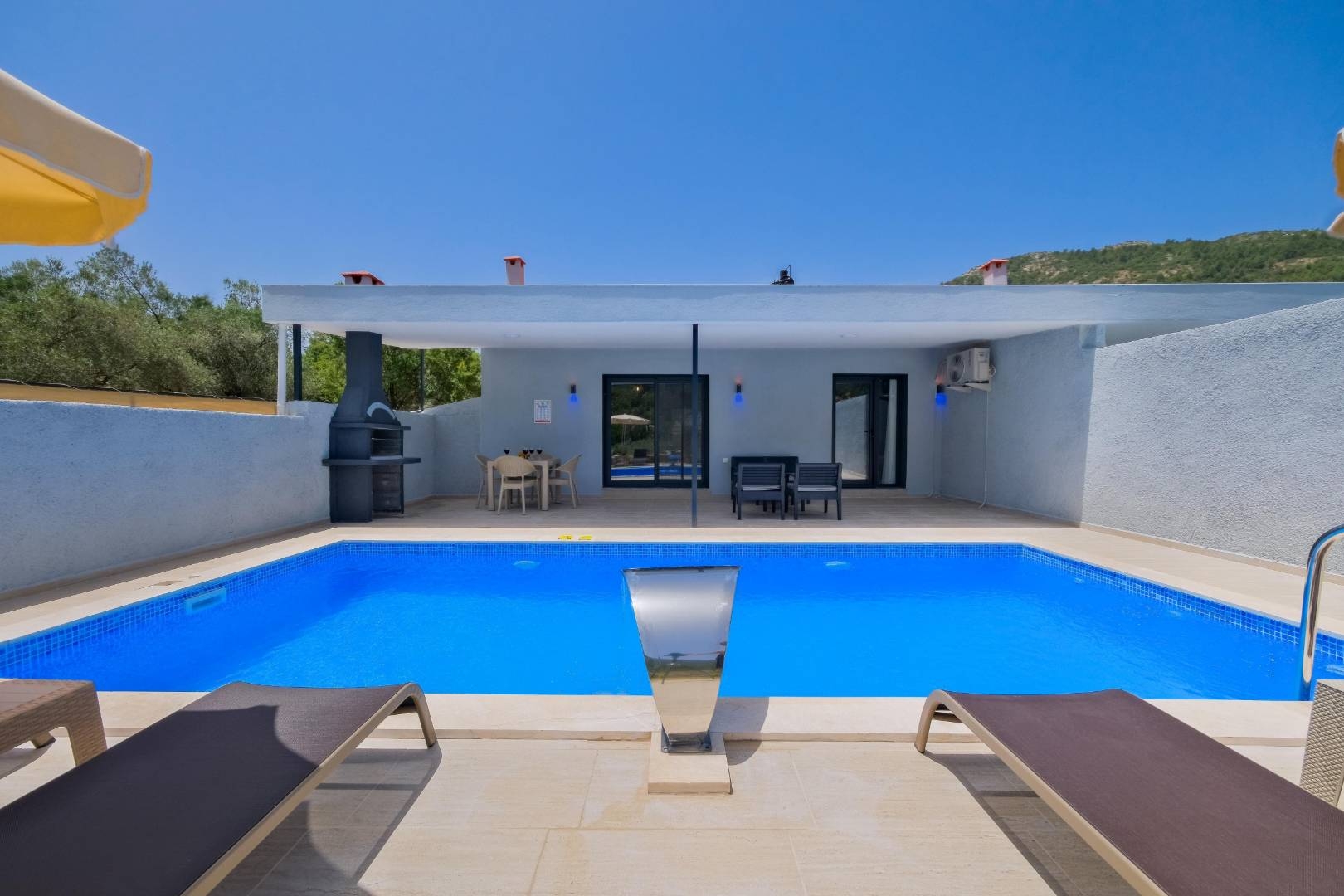 Fethiye Eldirek'te Yemyeşil Doğada, Özel Havuzlu, Şık Villa