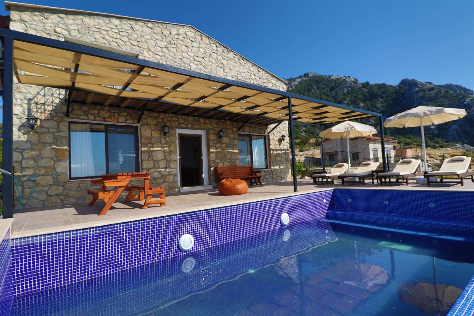 Fethiye Karaağaç'ta Deniz Manzaralı, Özel Havuzlu, 6 Kişilik Villa