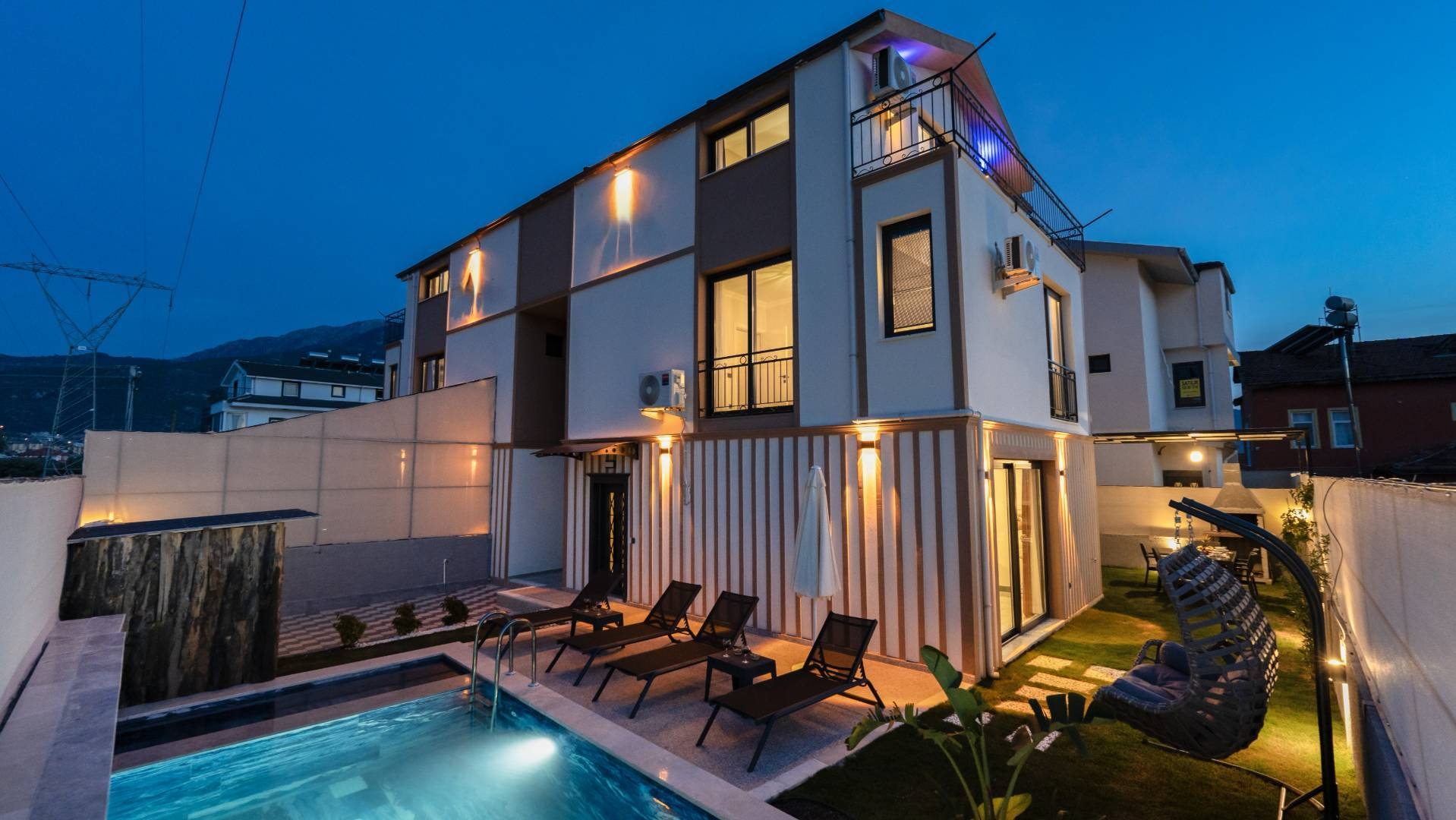 Fethiye Karaçulha'da Yemyeşil Doğada, Özel Havuzlu, Şık Villa