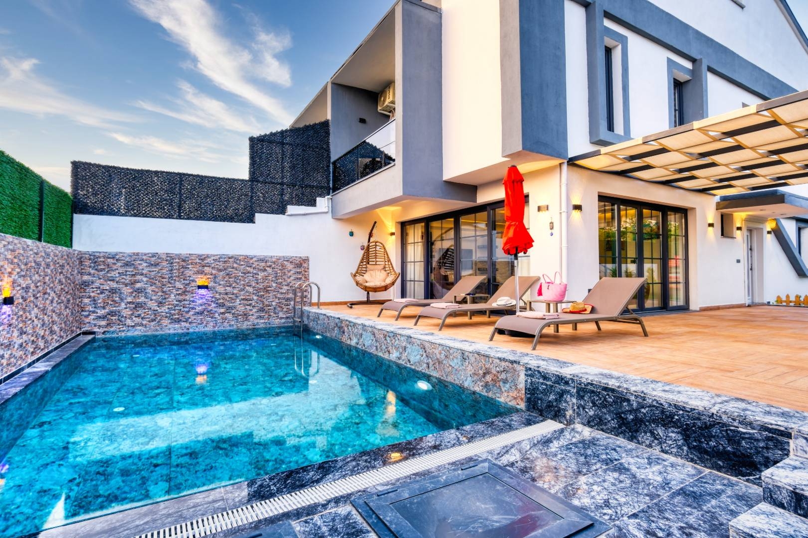 Fethiye Karagedik'te Geniş Ailelere Uygun, Özel Havuzlu, 3+1 Villa