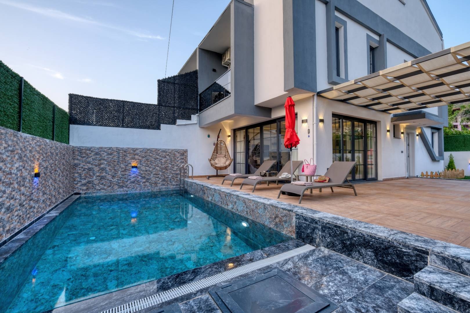 Fethiye Karagedik'te Geniş Ailelere Uygun, Özel Havuzlu, 3+1 Villa