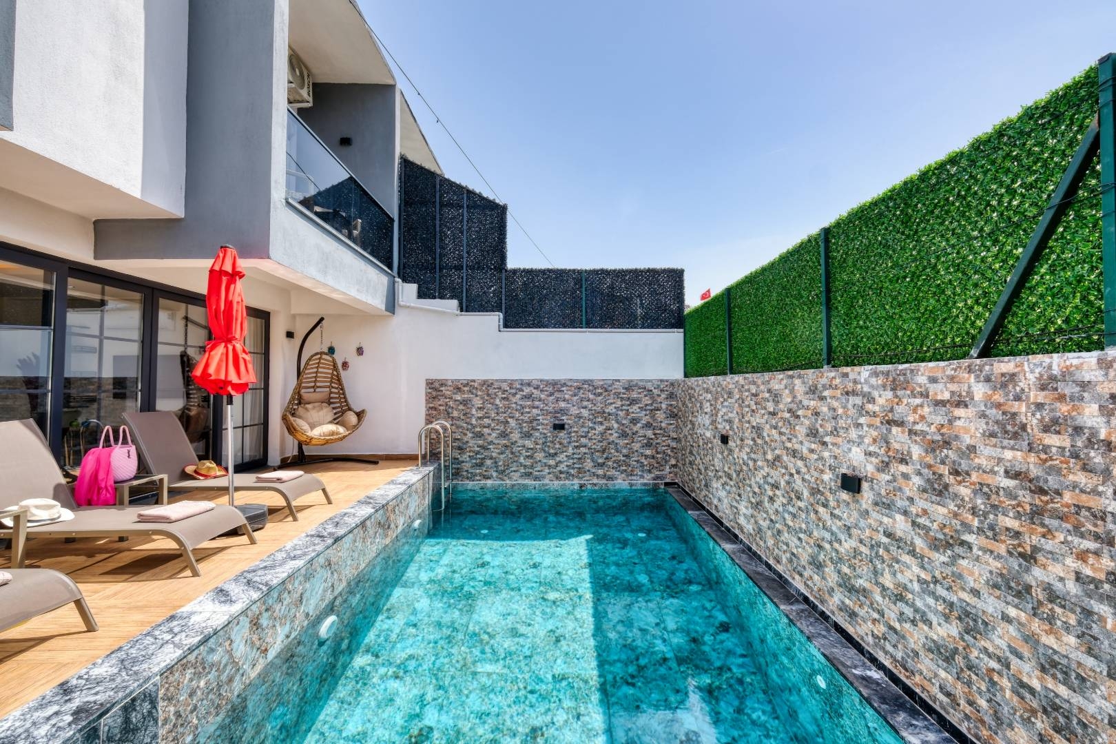 Fethiye Karagedik'te Modern Tasarımlı, Özel Havuzlu, İkiz Villa