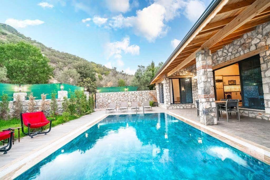 Fethiye Kayaköy'de Taş Mimarili, Özel Havuzlu, Konforlu Villa