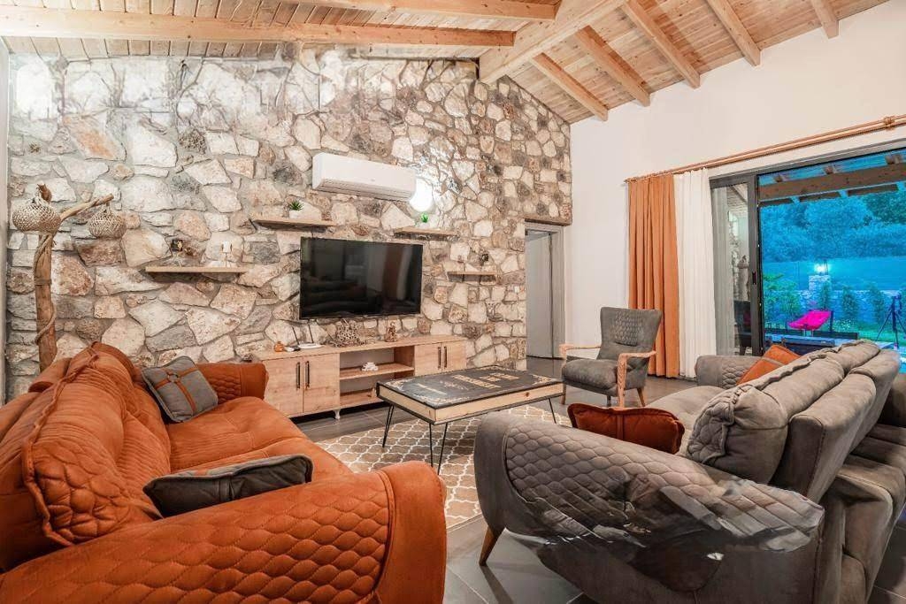Fethiye Kayaköy'de Taş Mimarili, Özel Havuzlu, Konforlu Villa