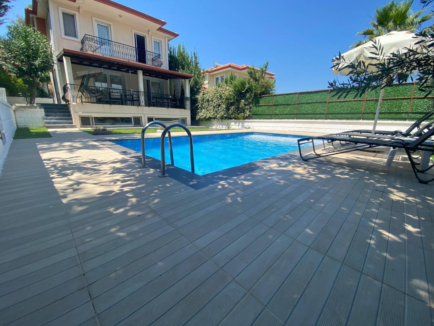 Fethiye Ölüdeniz'de Geniş Verandalı, Özel Havuzlu, Konforlu Villa