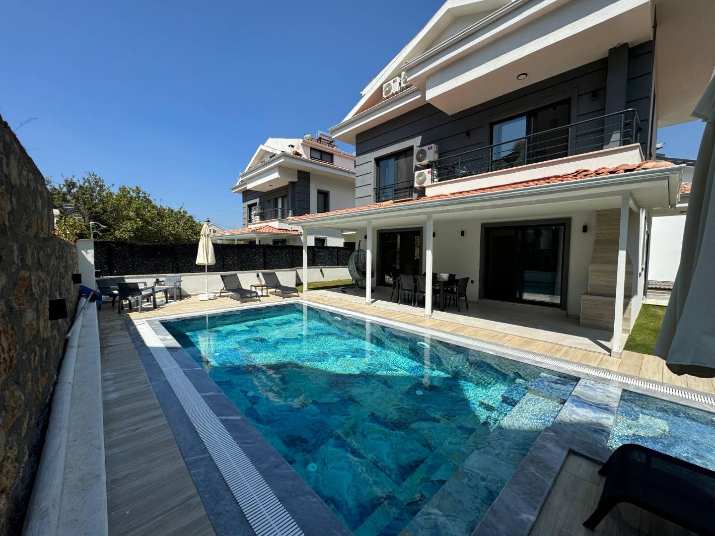 Fethiye Ölüdeniz'de Merkezi Konumda, Özel Havuzlu, Ferah Villa