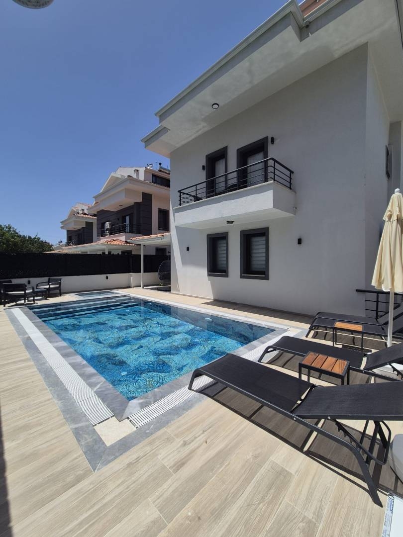 Fethiye Ölüdeniz'de Merkezi Konumda, Özel Havuzlu, Ferah Villa