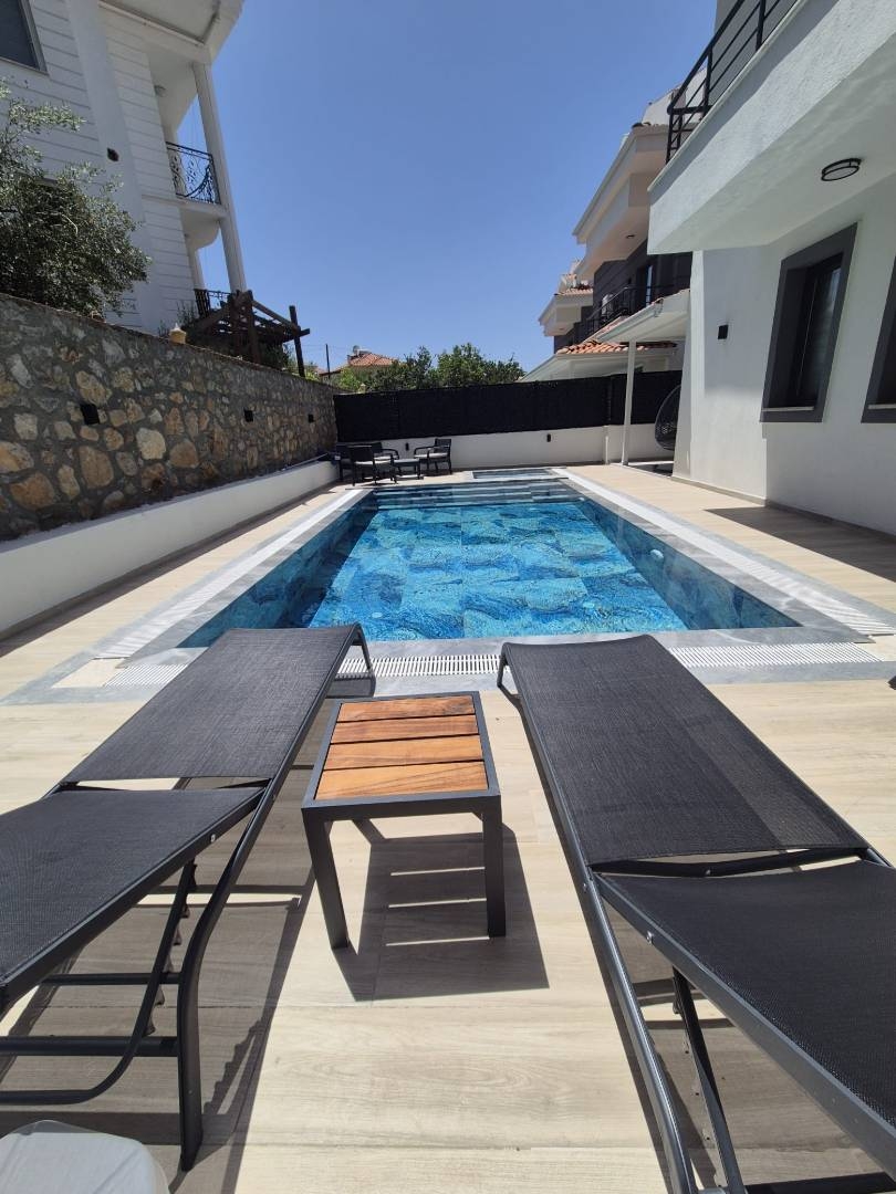 Fethiye Ölüdeniz'de Merkezi Konumda, Özel Havuzlu, Ferah Villa