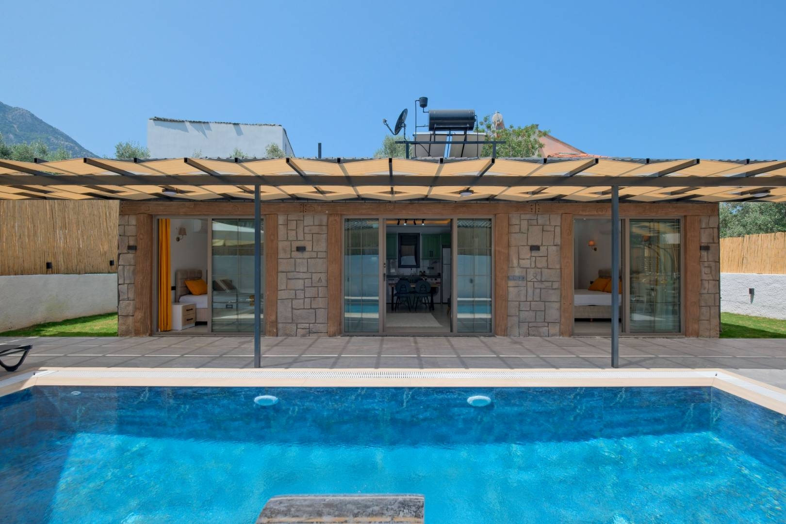 Fethiye Ölüdeniz'de Merkezi Konumda, Özel Havuzlu, Modern Villa