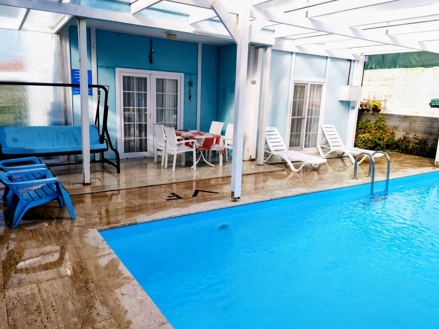 İstanbul Şile'de Geniş Bahçeli, Isıtmalı Havuzlu, Konforlu Villa