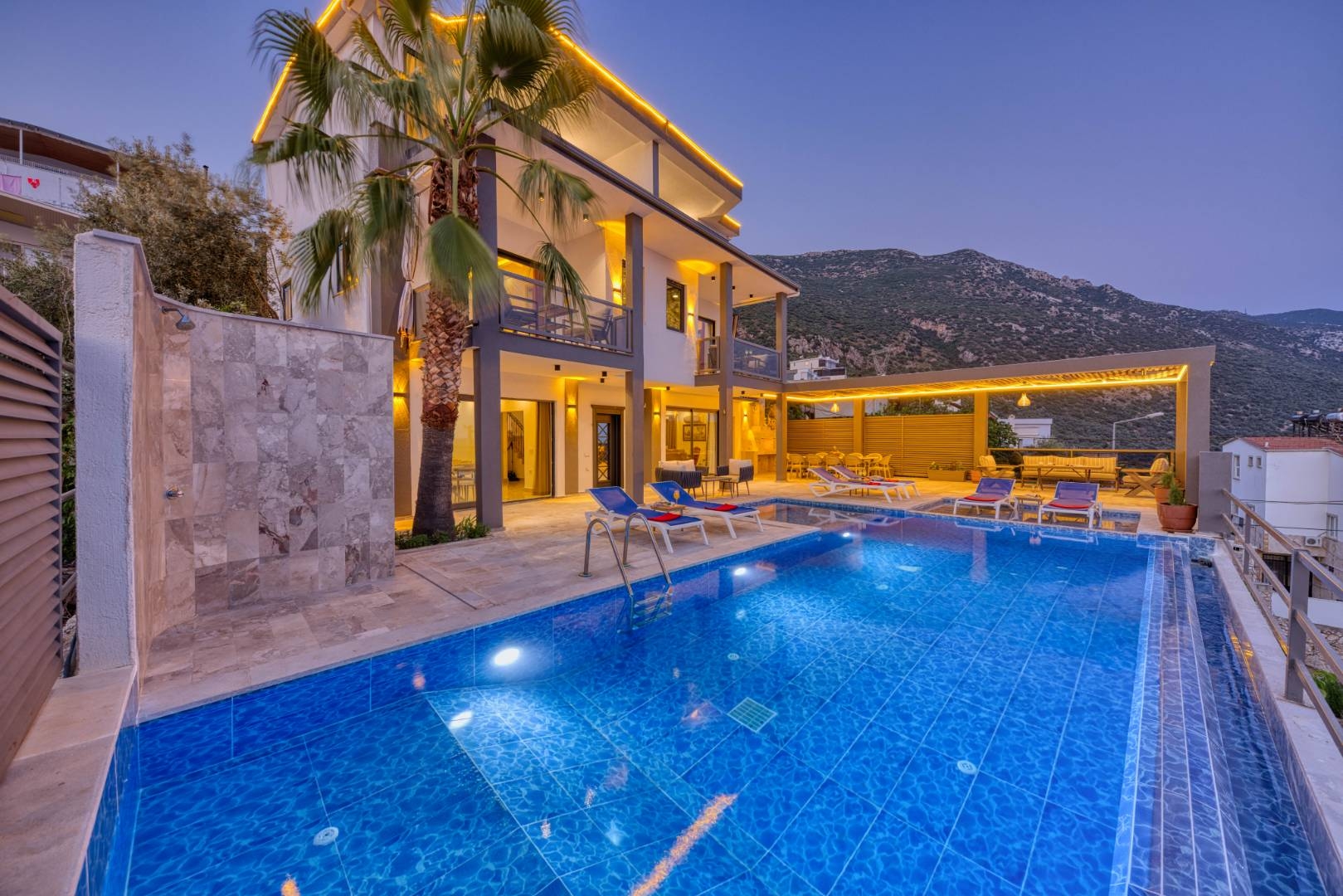 Kaş Akbel'de Merkeze Yakın, Özel Havuzlu, 8 Kişilik Villa