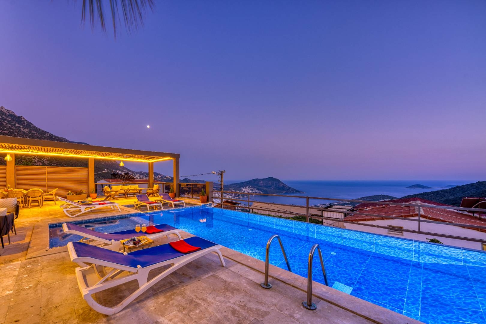 Kaş Akbel'de Merkeze Yakın, Özel Havuzlu, 8 Kişilik Villa