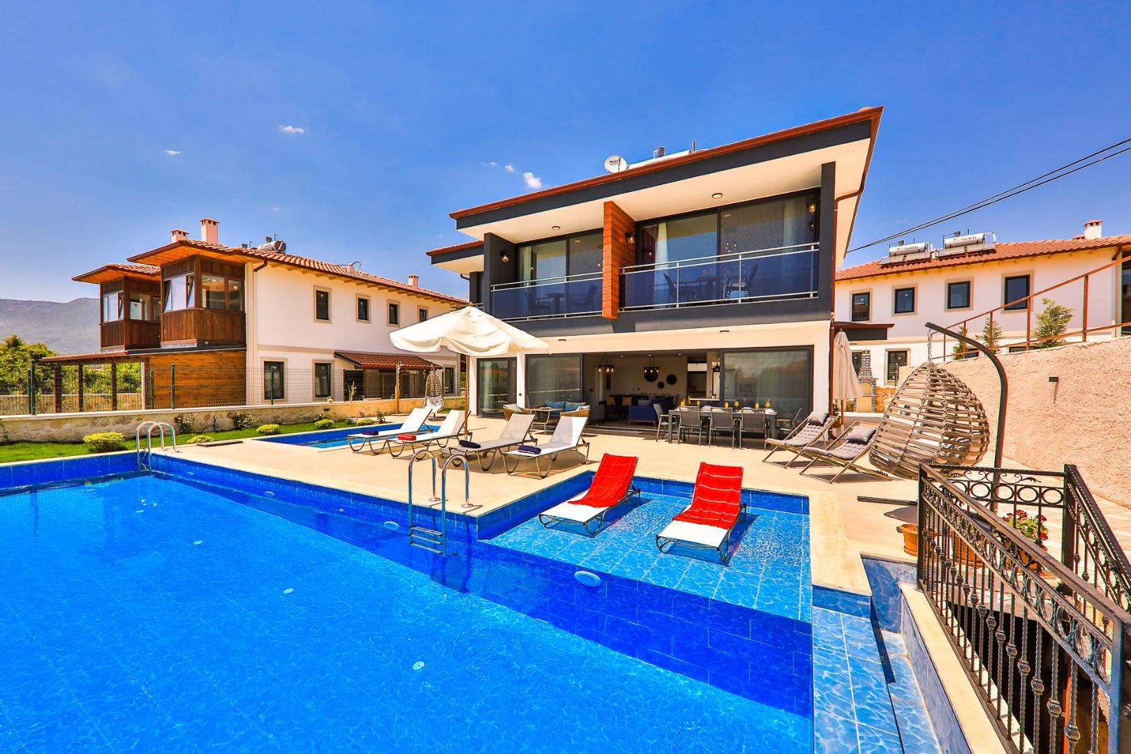 Kaş Andifli'de Yemyeşil Bahçeli, Özel Havuzlu, Kiralık Villa