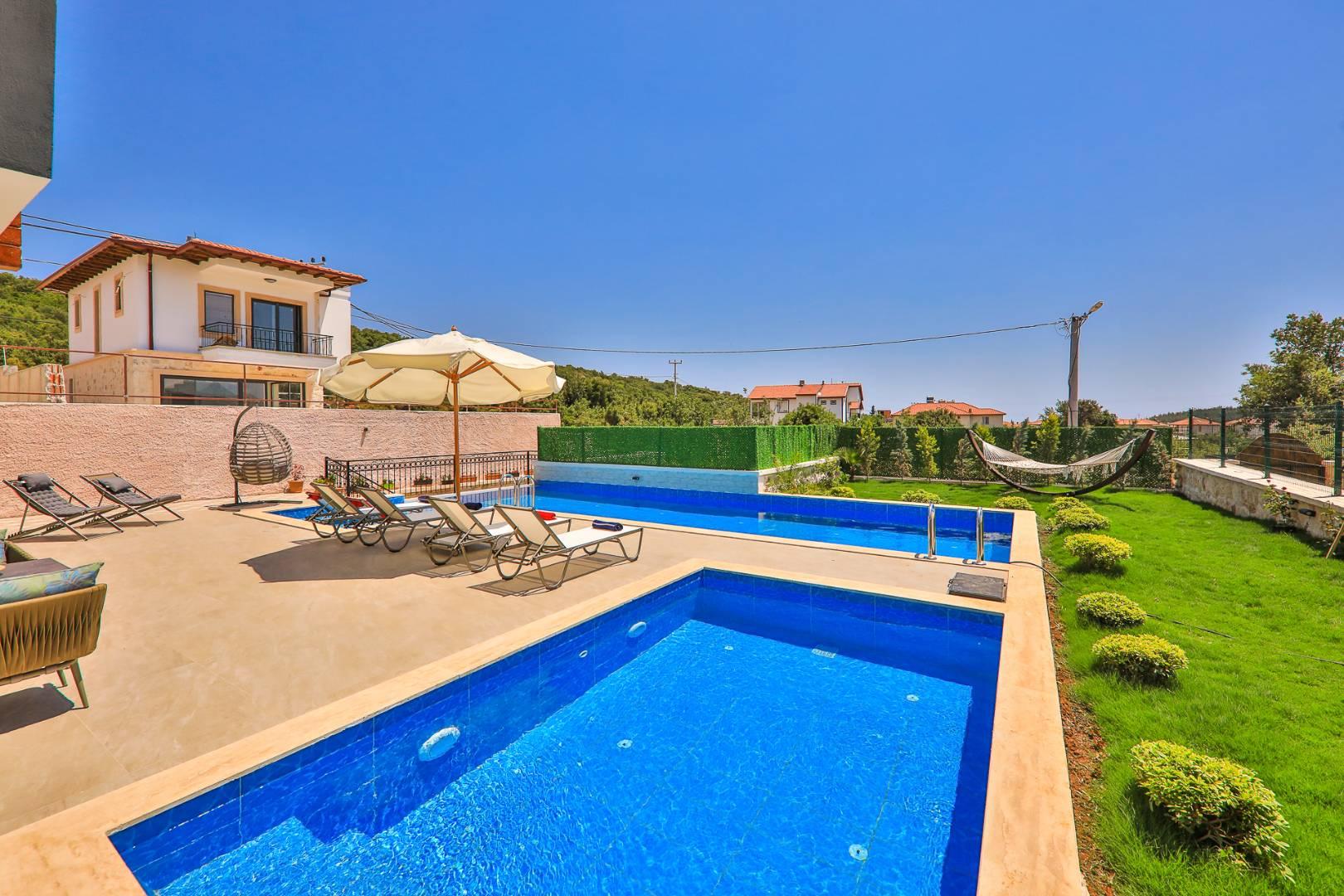 Kaş Andifli'de Yemyeşil Bahçeli, Özel Havuzlu, Kiralık Villa-43909