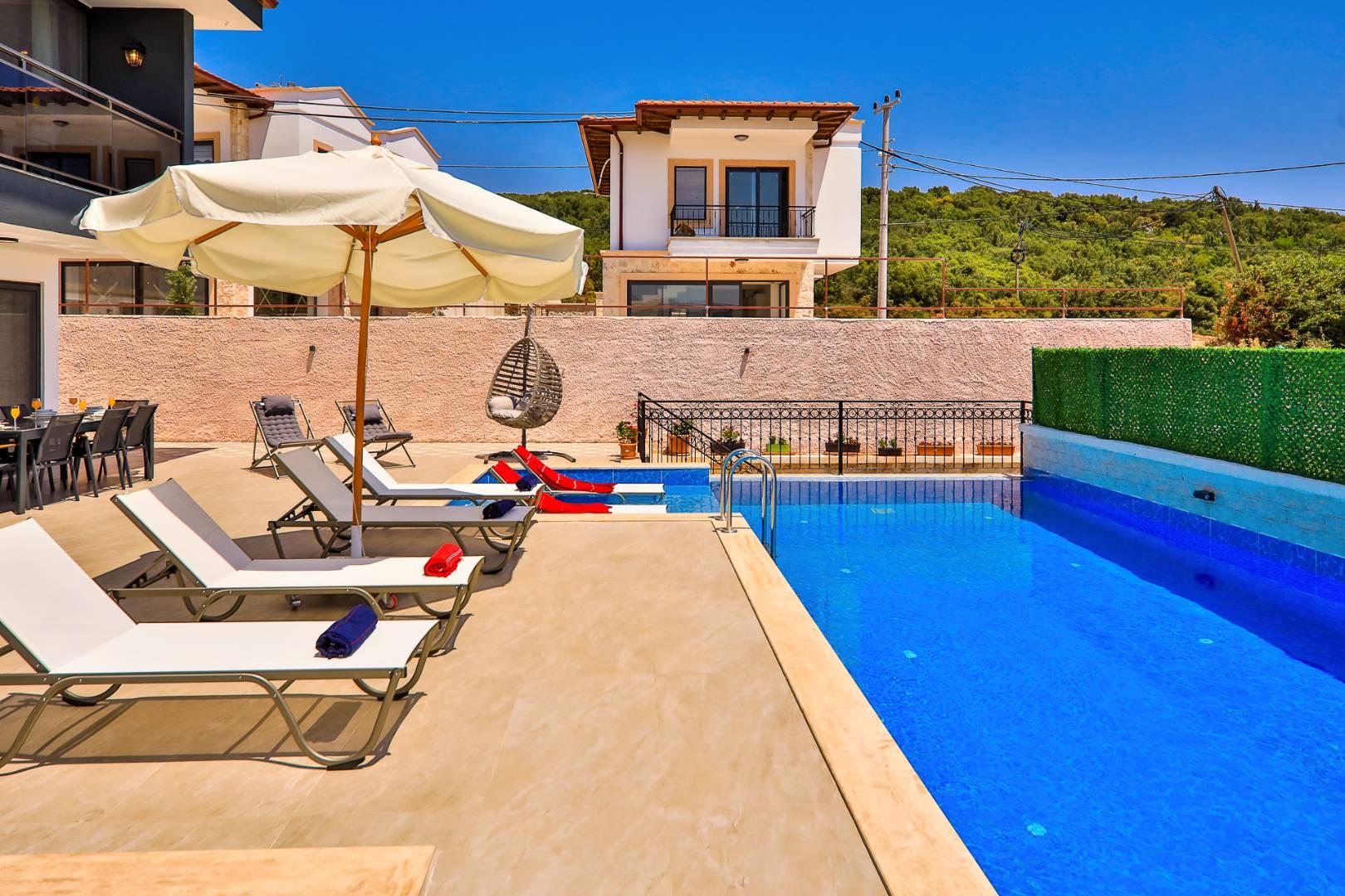 Kaş Andifli'de Yemyeşil Bahçeli, Özel Havuzlu, Kiralık Villa-43909