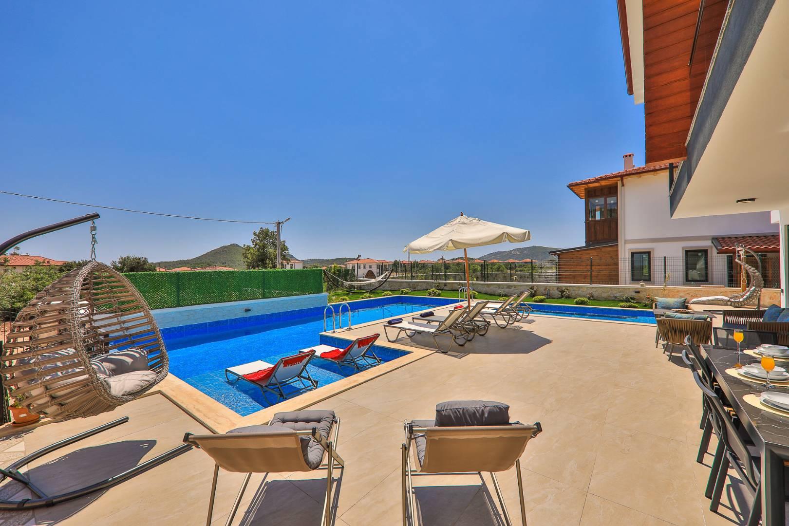 Kaş Andifli'de Yemyeşil Bahçeli, Özel Havuzlu, Kiralık Villa-43909