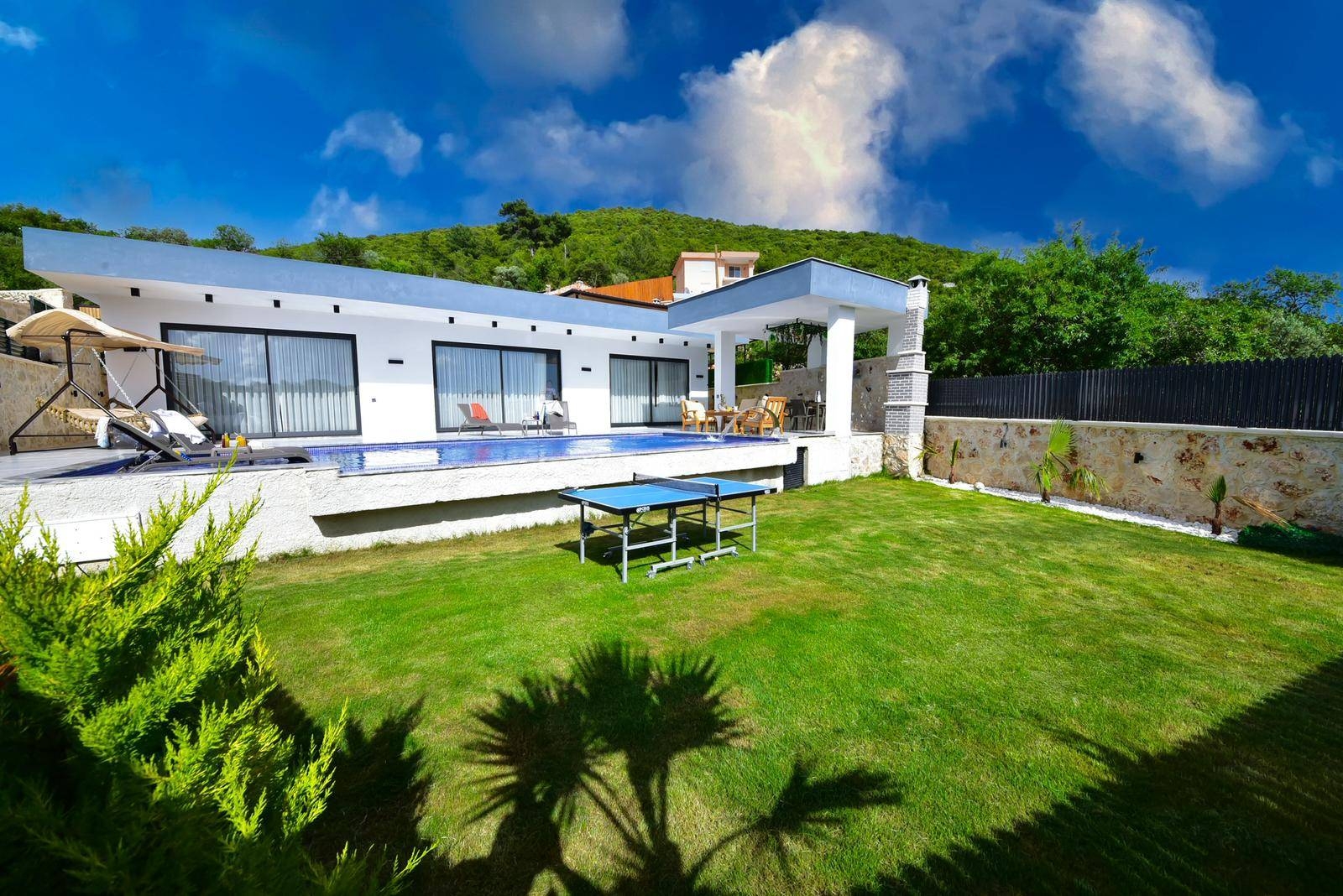 Kaş Belenli'de Çekirdek Ailelere Uygun, Özel Havuzlu, Şık Villa