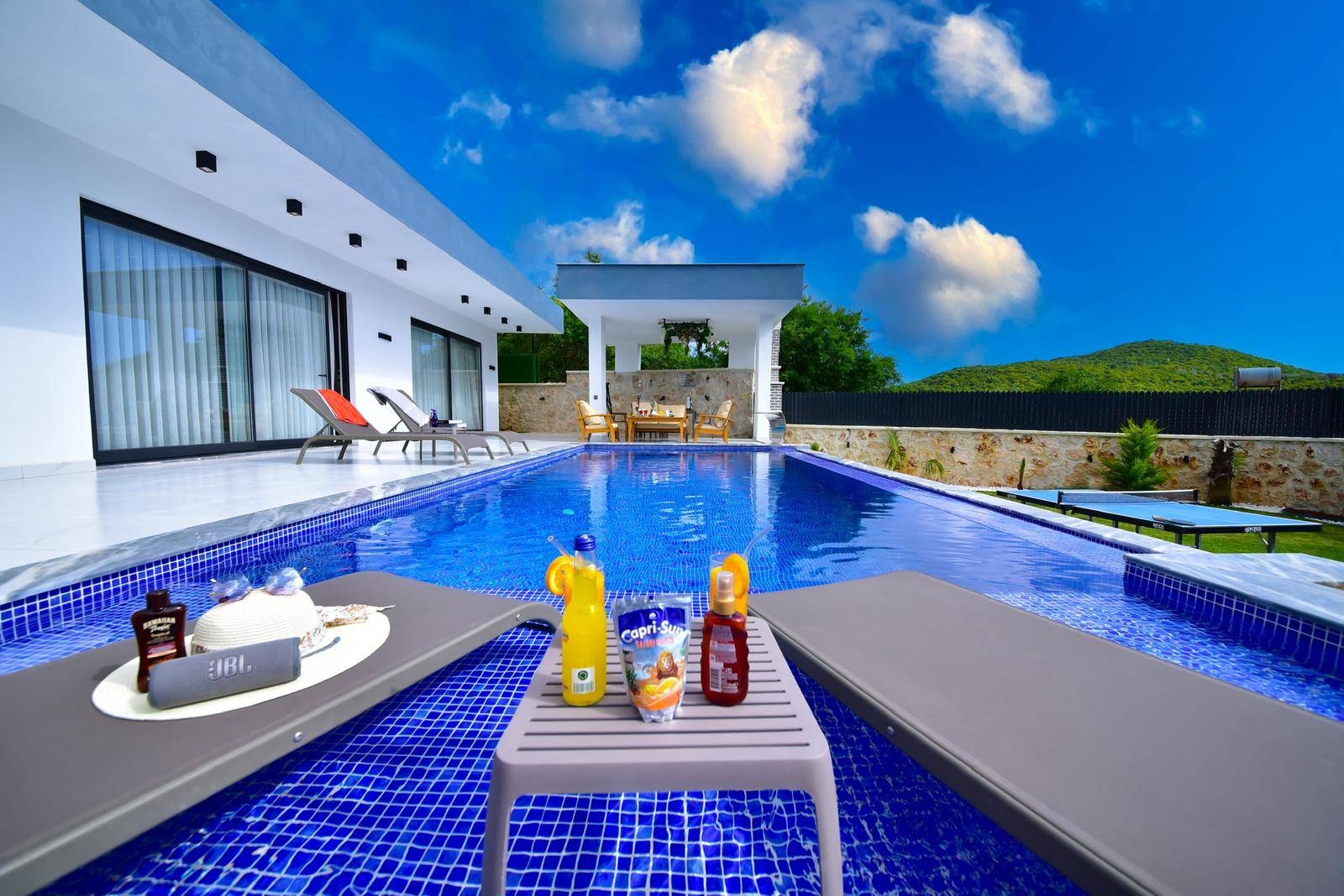 Kaş Belenli'de Çekirdek Ailelere Uygun, Özel Havuzlu, Şık Villa