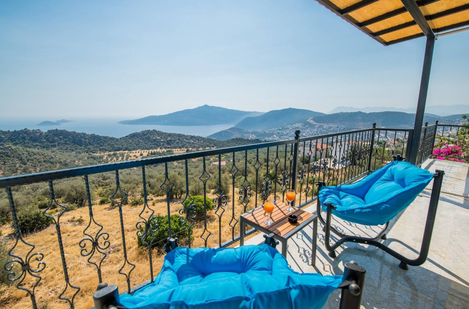 Kaş Bezirgan'da Doğa İçerisinde, Özel Havuzlu, Modern Suit