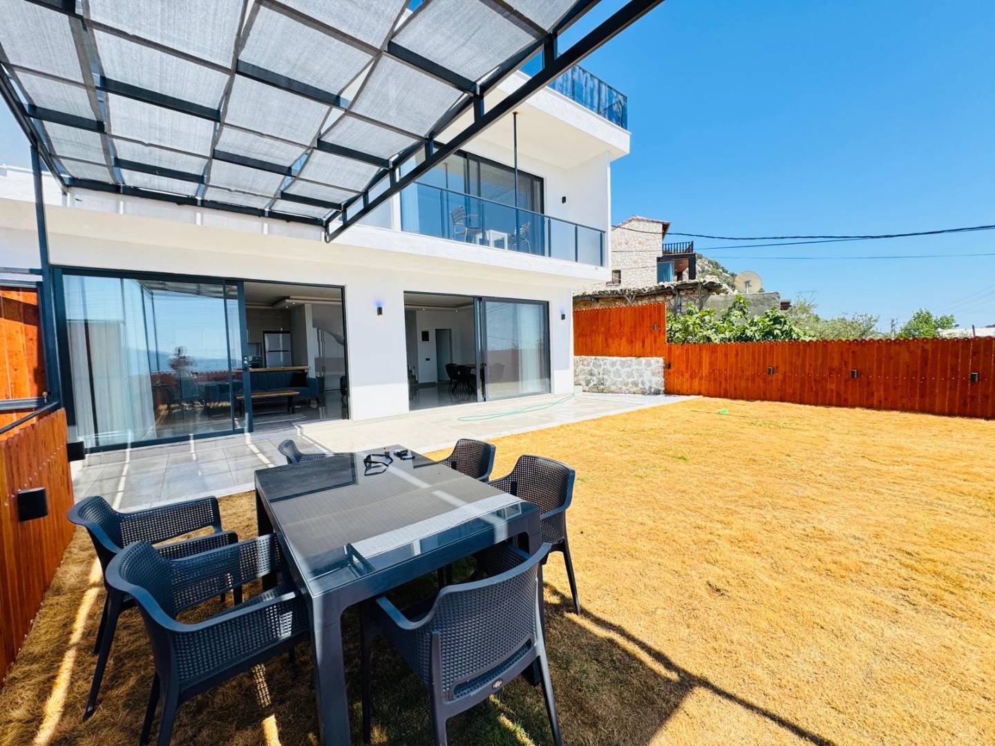 Kaş Bezirgan'da Çekirdek Ailelere Uygun, Özel Havuzlu, Şık Suit