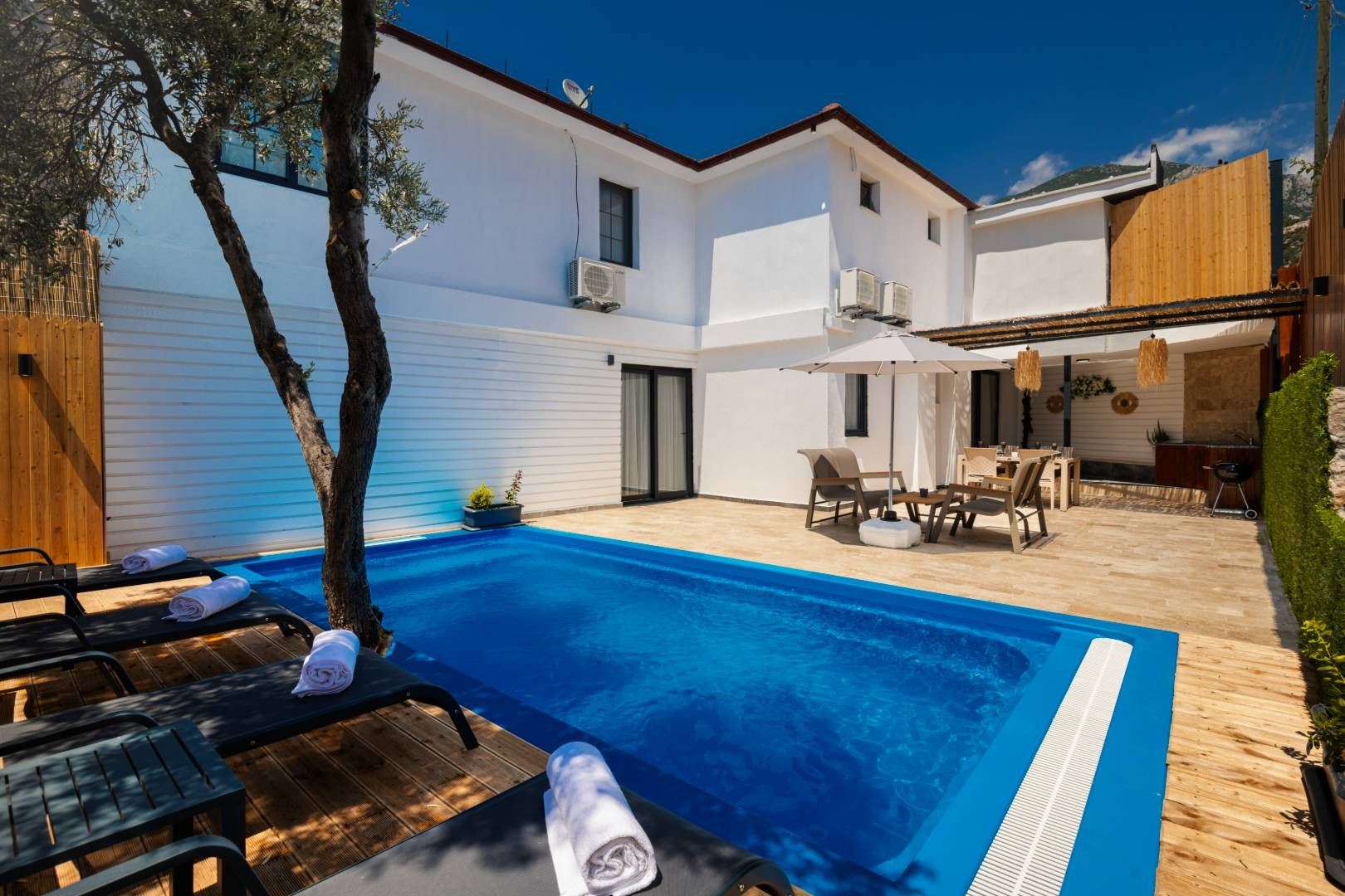 Kaş Bezirgan'da Nezih Konumda, Özel Havuzlu, Jakuzili Villa