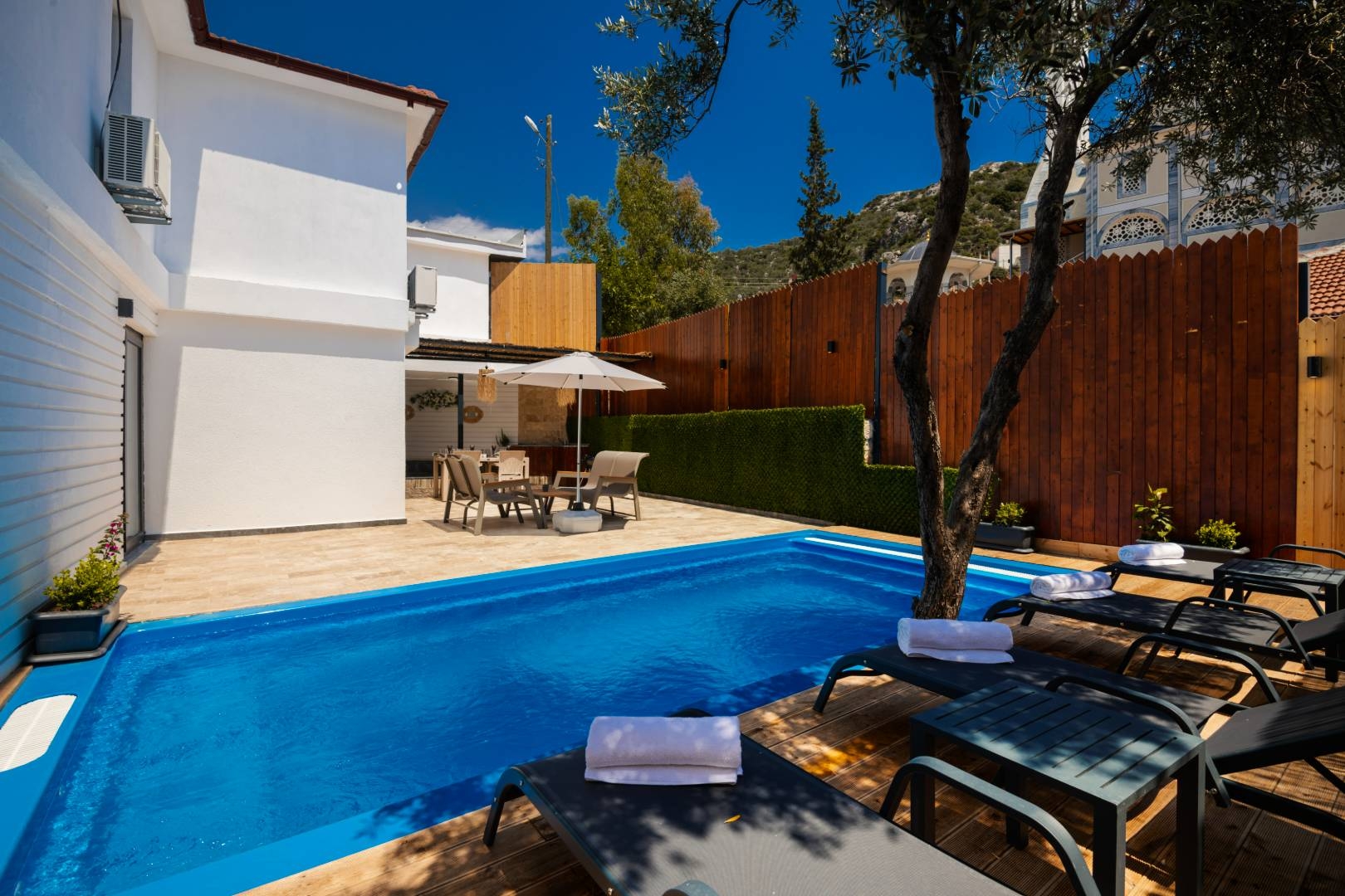 Kaş Bezirgan'da Nezih Konumda, Özel Havuzlu, Jakuzili Villa