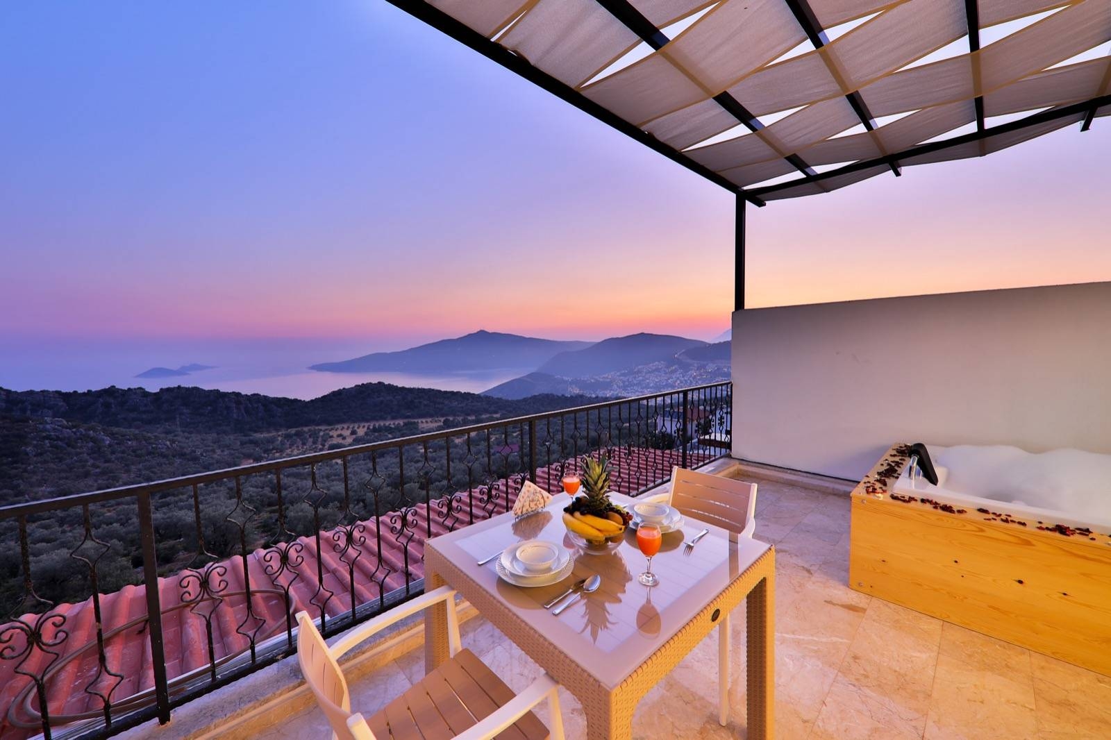 Kaş Bezirgan'da Sakin Konumda, 2 Kişilik, Kiralık Suit