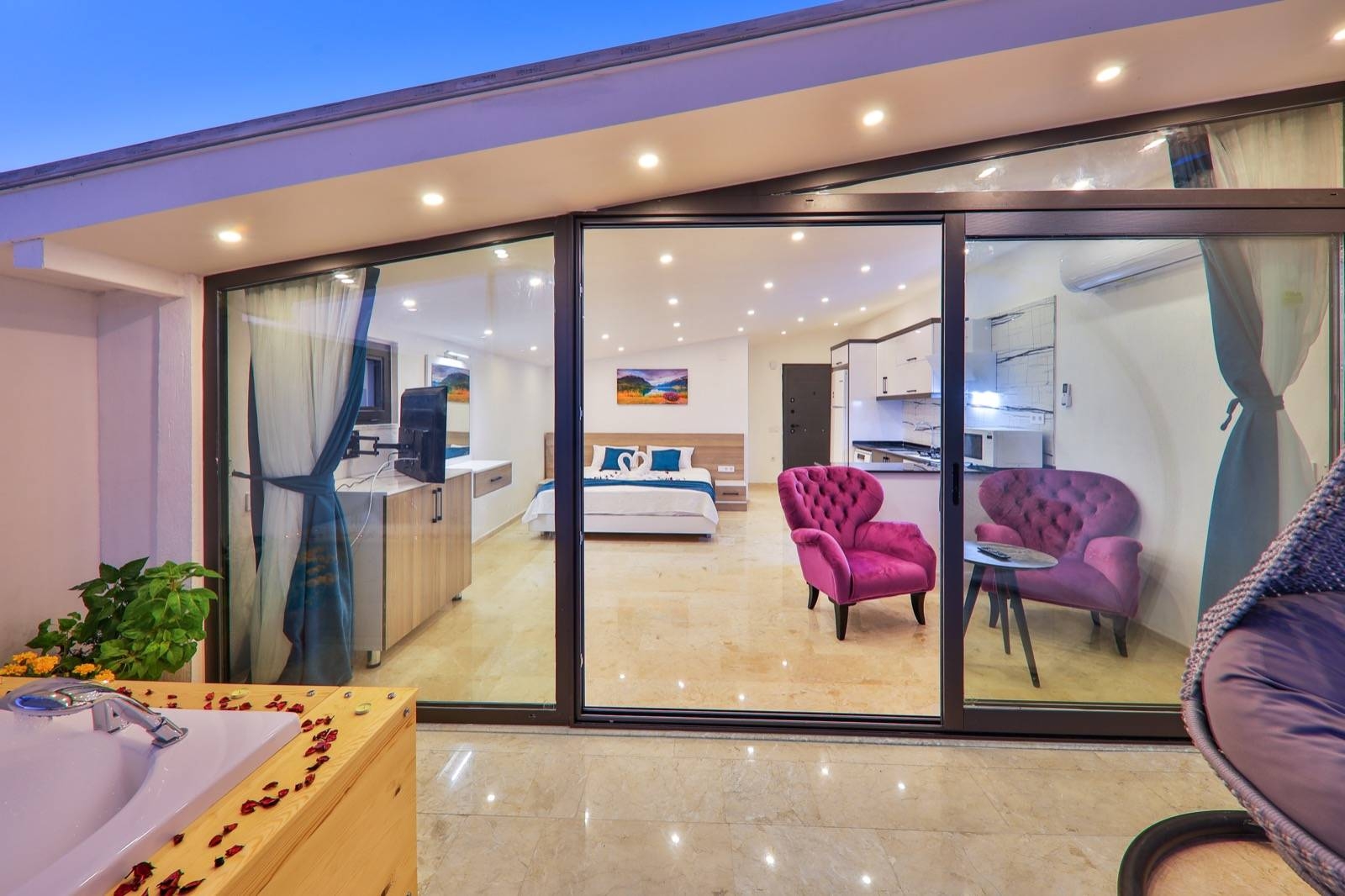 Kaş Bezirgan'da Sakin Konumda, 2 Kişilik, Kiralık Suit