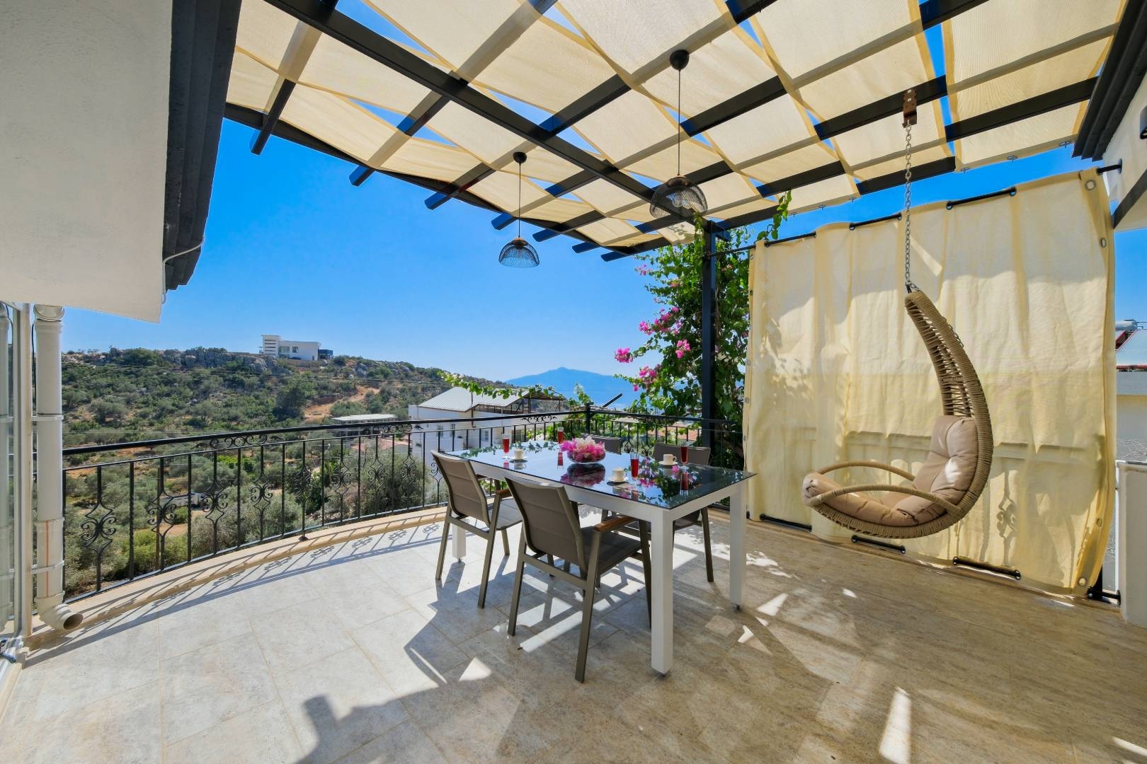 Kaş Bezirgan'da Sakin Konumda, 4 Kişilik, 2+1 Apart