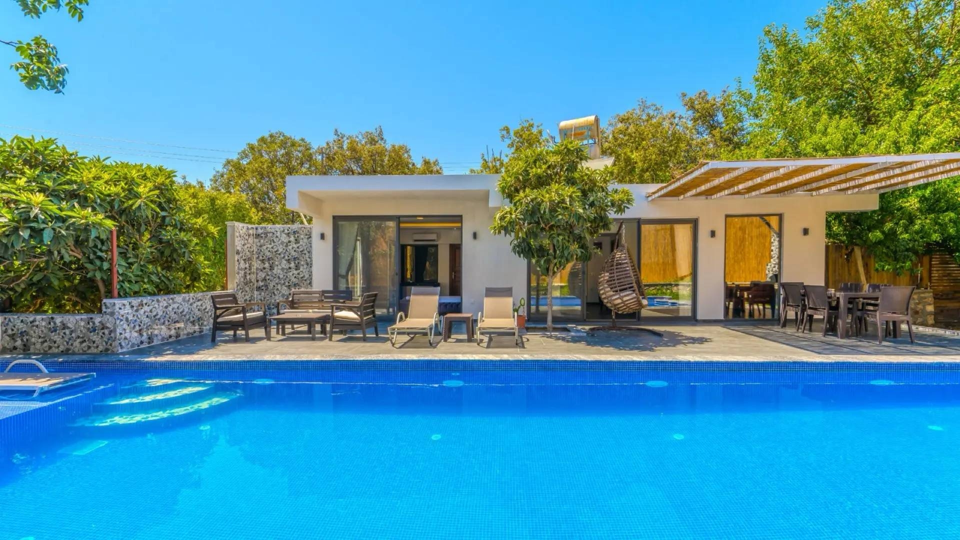 Kaş Çayköy'de Yeşillikler İçerisinde, Özel Havuzlu, Balayı Villası