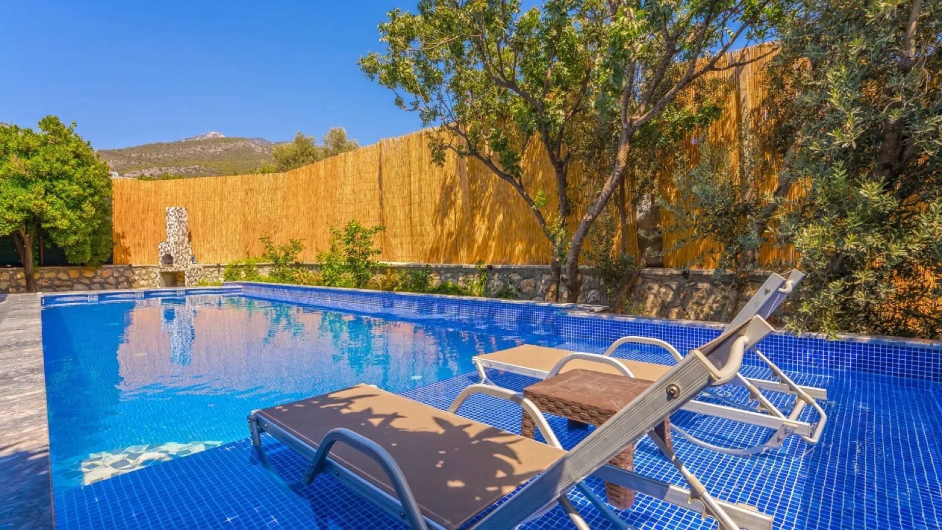 Kaş Çayköy'de Yeşillikler İçerisinde, Özel Havuzlu, Balayı Villası