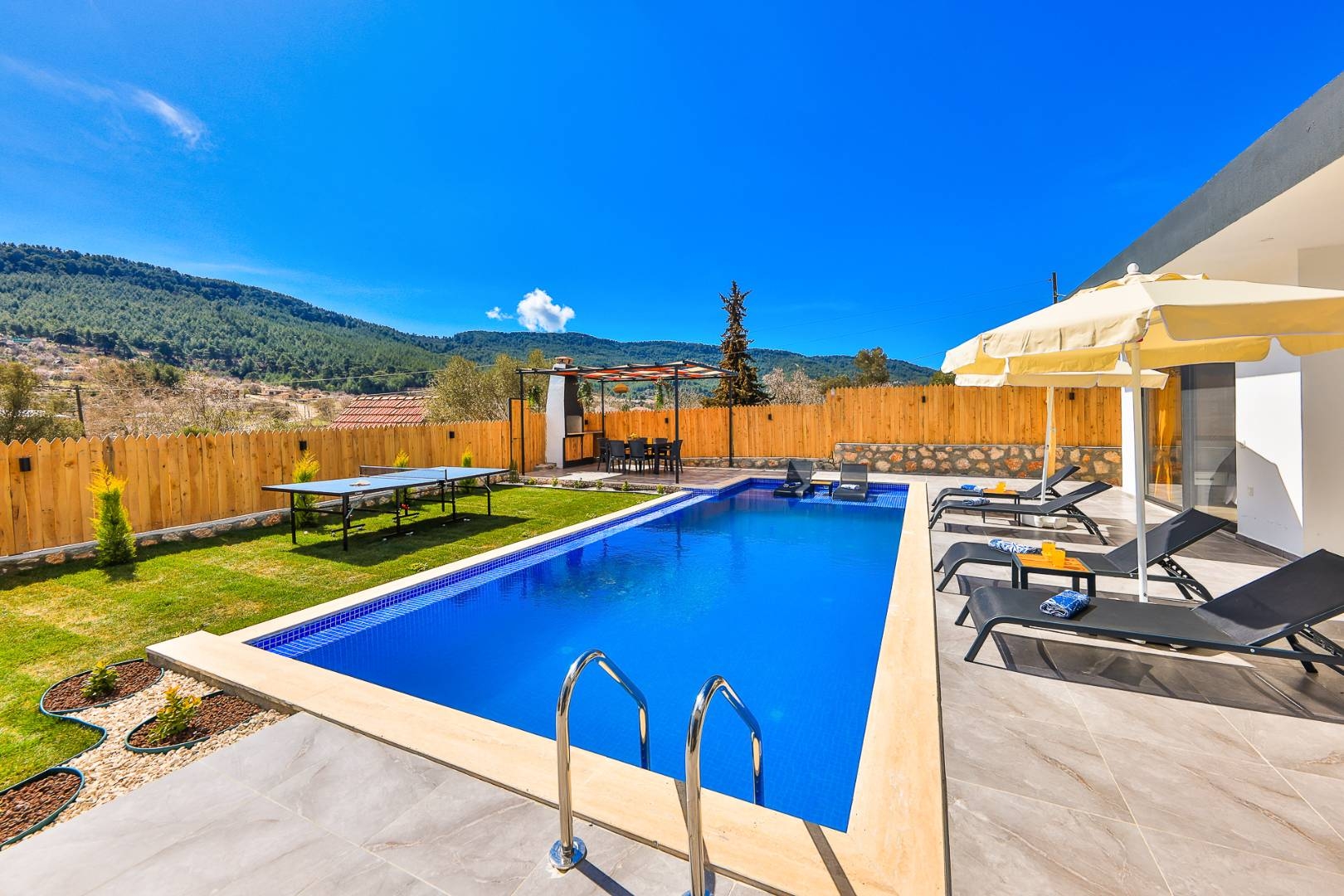 Kaş Hacıoğlan'da Huzurlu Doğada, Özel Havuzlu, Konforlu Villa