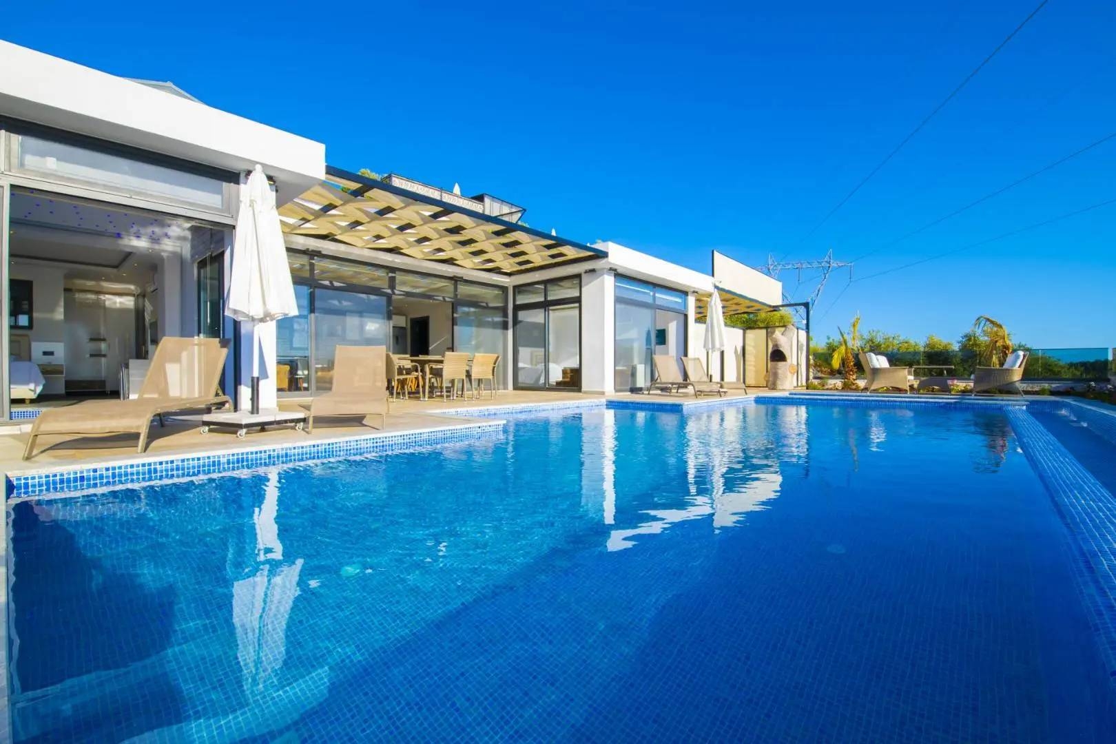 Kaş İslamlar'da Çekirdek Ailelere Uygun, Özel Havuzlu, Şık Villa