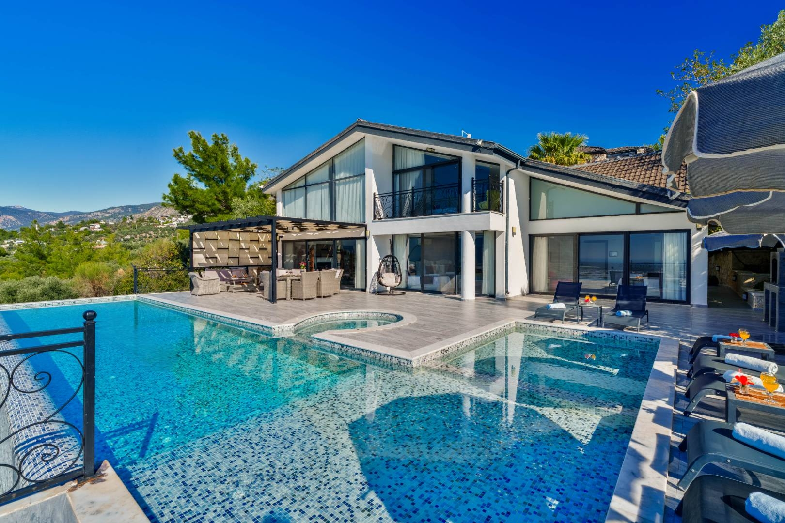 Kaş İslamlar'da Geniş Ailelere Uygun, Özel Havuzlu, Lüks Villa