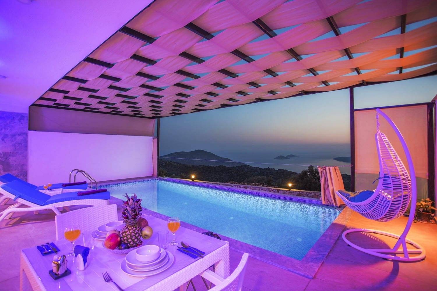 Kaş Kalkan'da Deniz Manzaralı, Özel Havuzlu, Balayı Villası