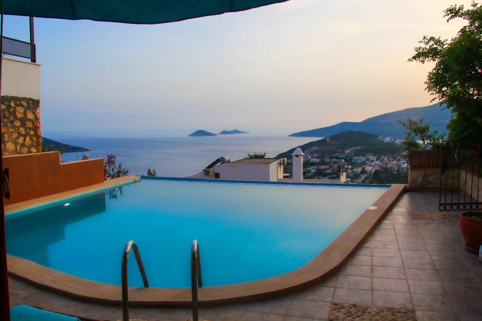 Kaş Kalkan'da Merkeze Yakın, Özel Havuzlu, Modern Villa