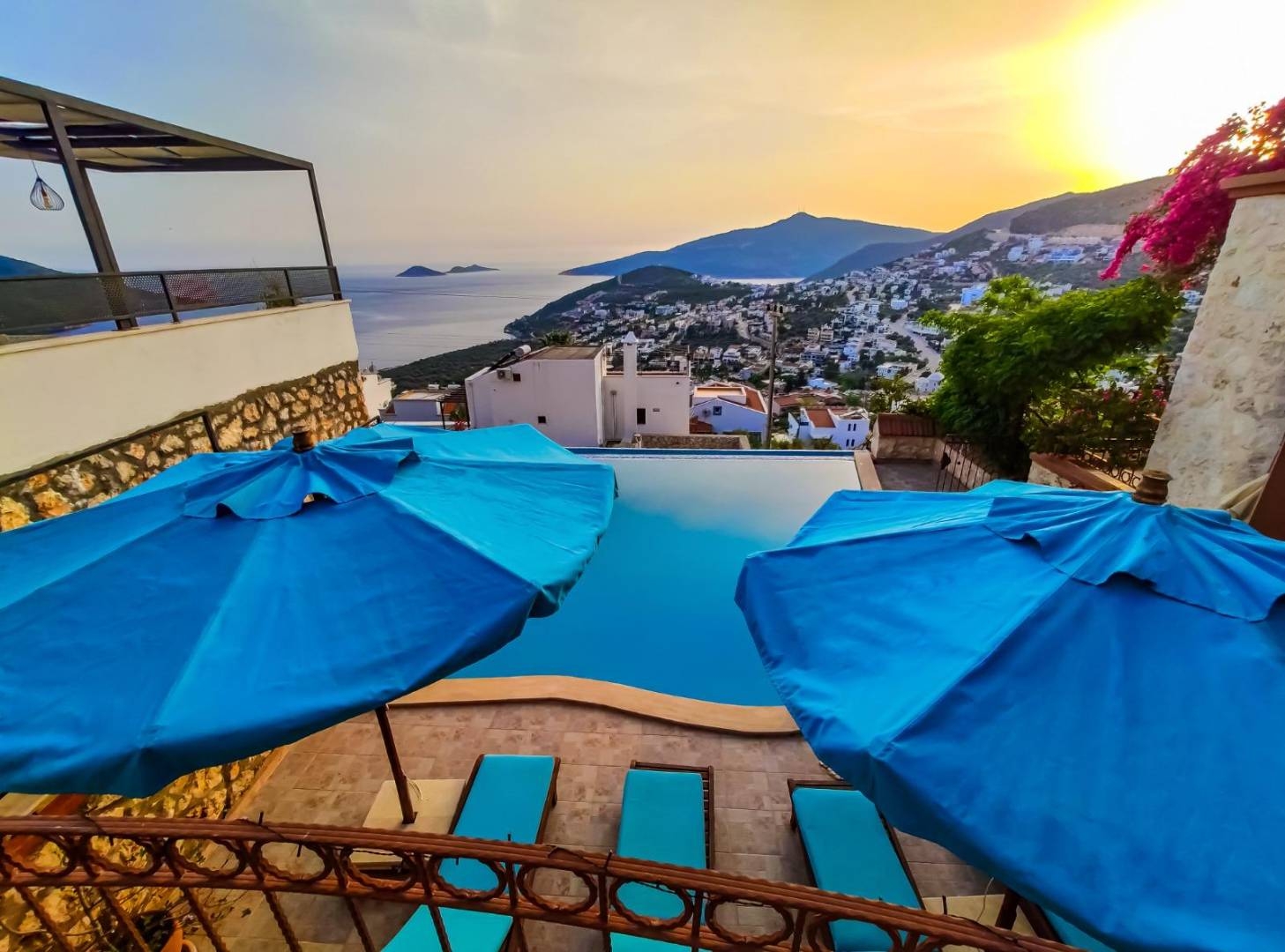 Kaş Kalkan'da Merkeze Yakın, Özel Havuzlu, Modern Villa