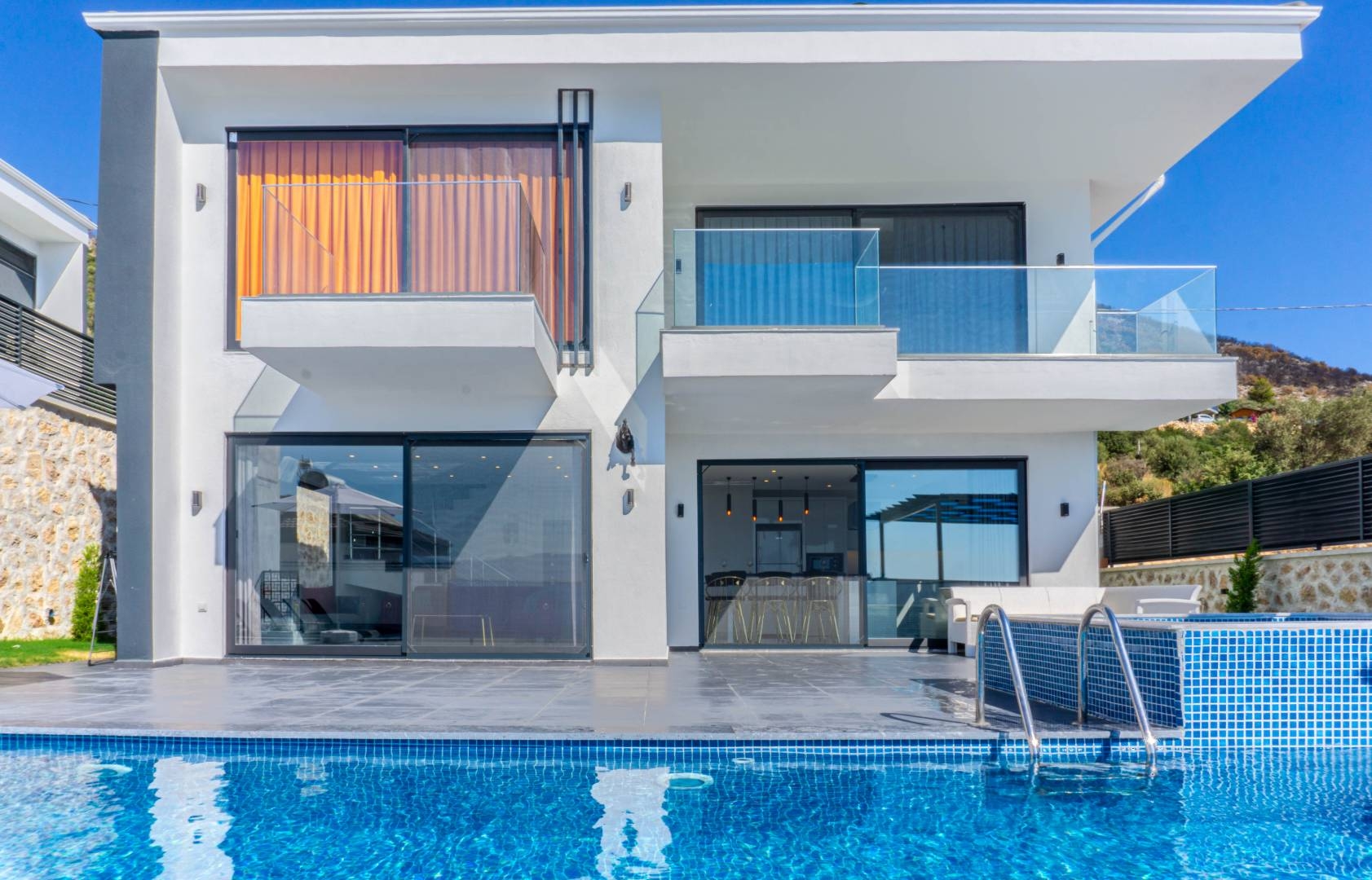 Kaş Yeşilköy'de Sakin Konumda, Özel Havuzlu, Kiralık Villa