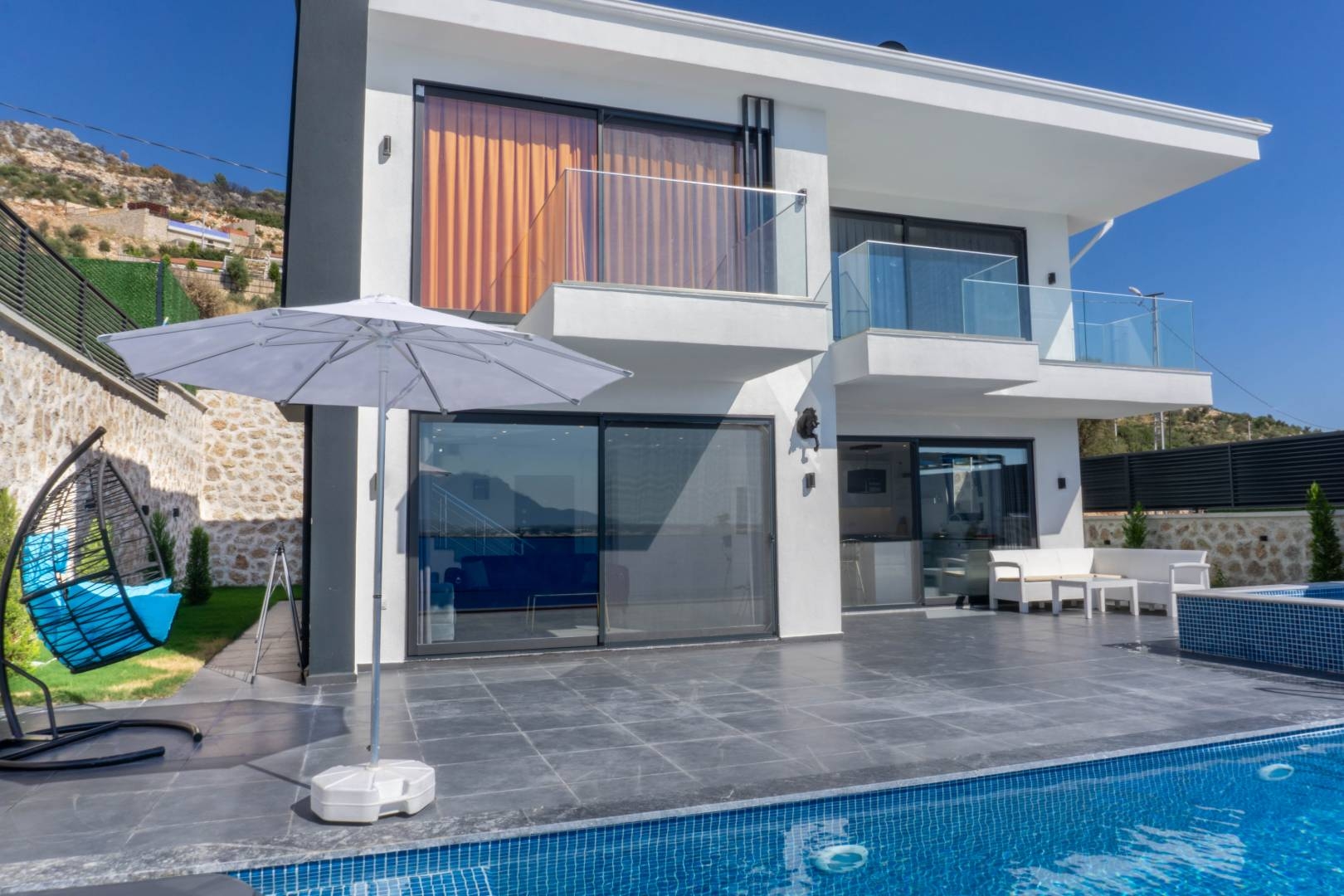 Kaş Yeşilköy'de Sakin Konumda, Özel Havuzlu, Kiralık Villa