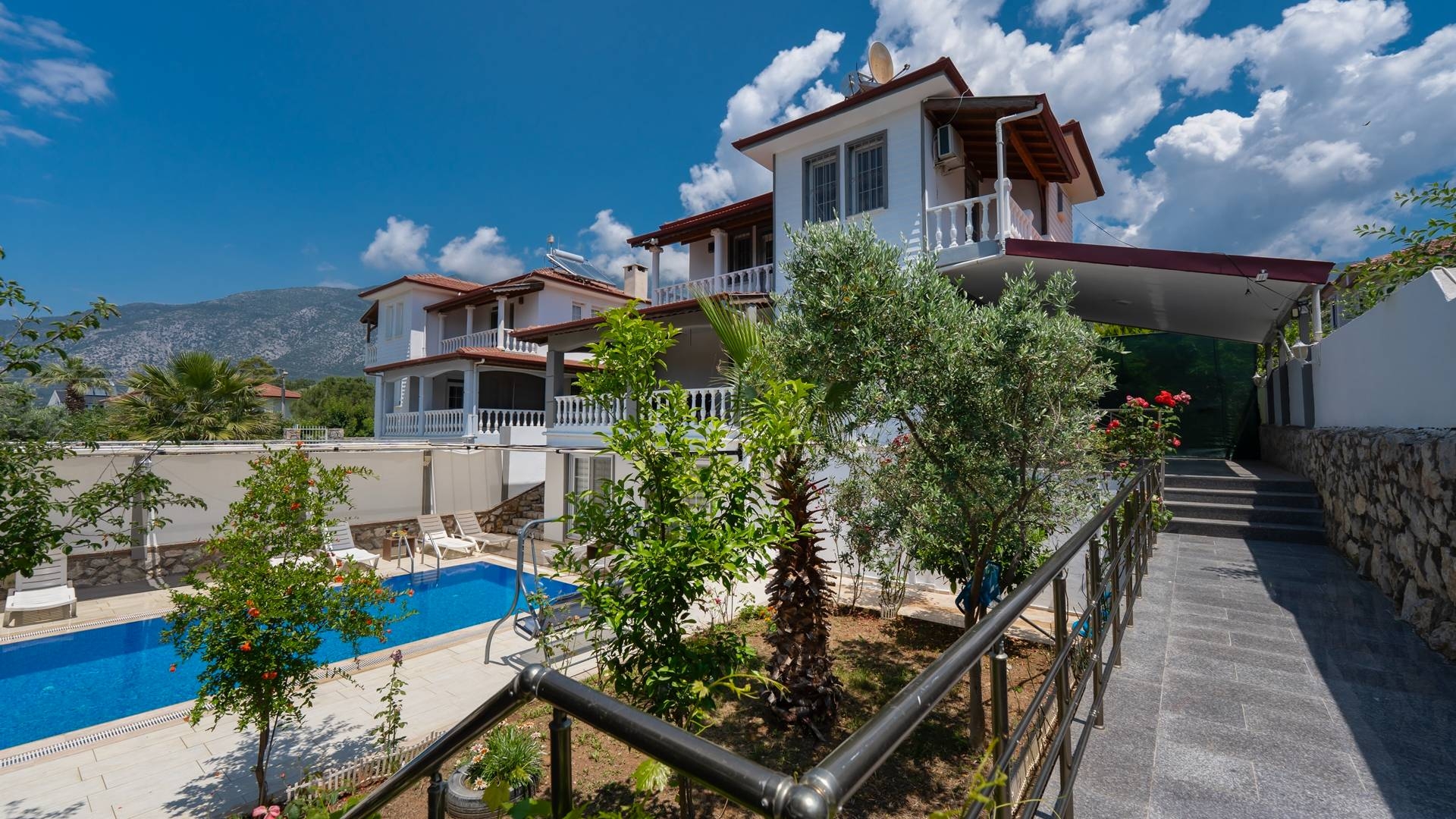 Fethiye Ölüdeniz'de Geniş Ailelere Uygun, Özel Havuzlu, Modern Villa
