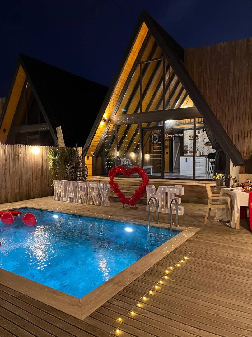 Sapanca Kurtköy'de Doğa İçerisinde, Isıtmalı Havuzlu, Modern Bungalov