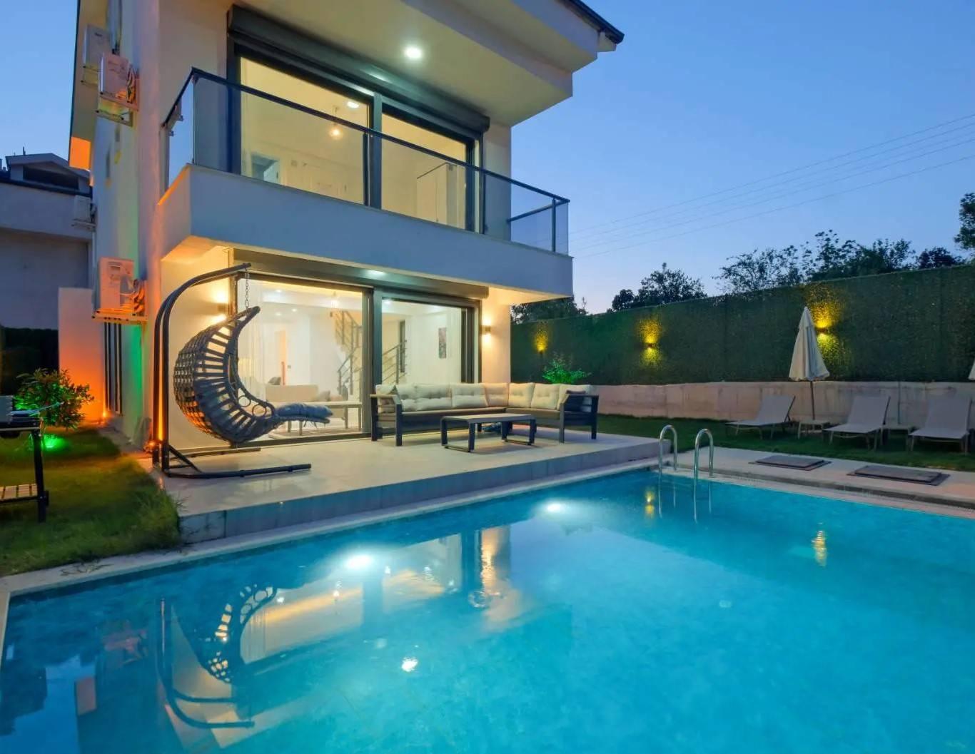 Seydikemer Gerişburnu'nda Yemyeşil Bahçeli, Özel Havuzlu, 3+1 Villa-43282